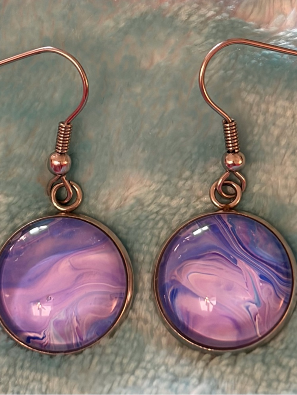 3/$30✨Hand Crafted Purple Swirl Round Drop Earrings 🔵💜🔵Silver-tone rim & hooks